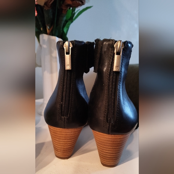 Lucky brand shoes - Picture 3 of 4